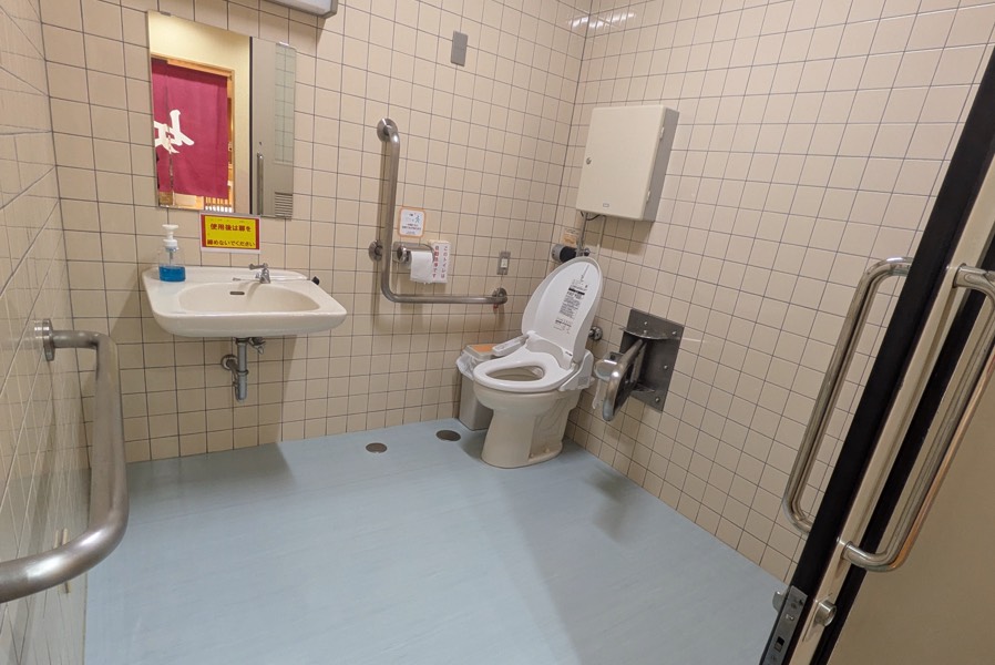 女性大浴場脱衣所トイレ